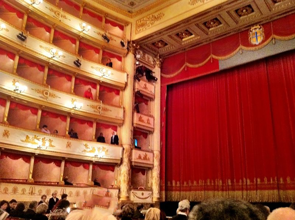 Luciano Pavarottie Theater